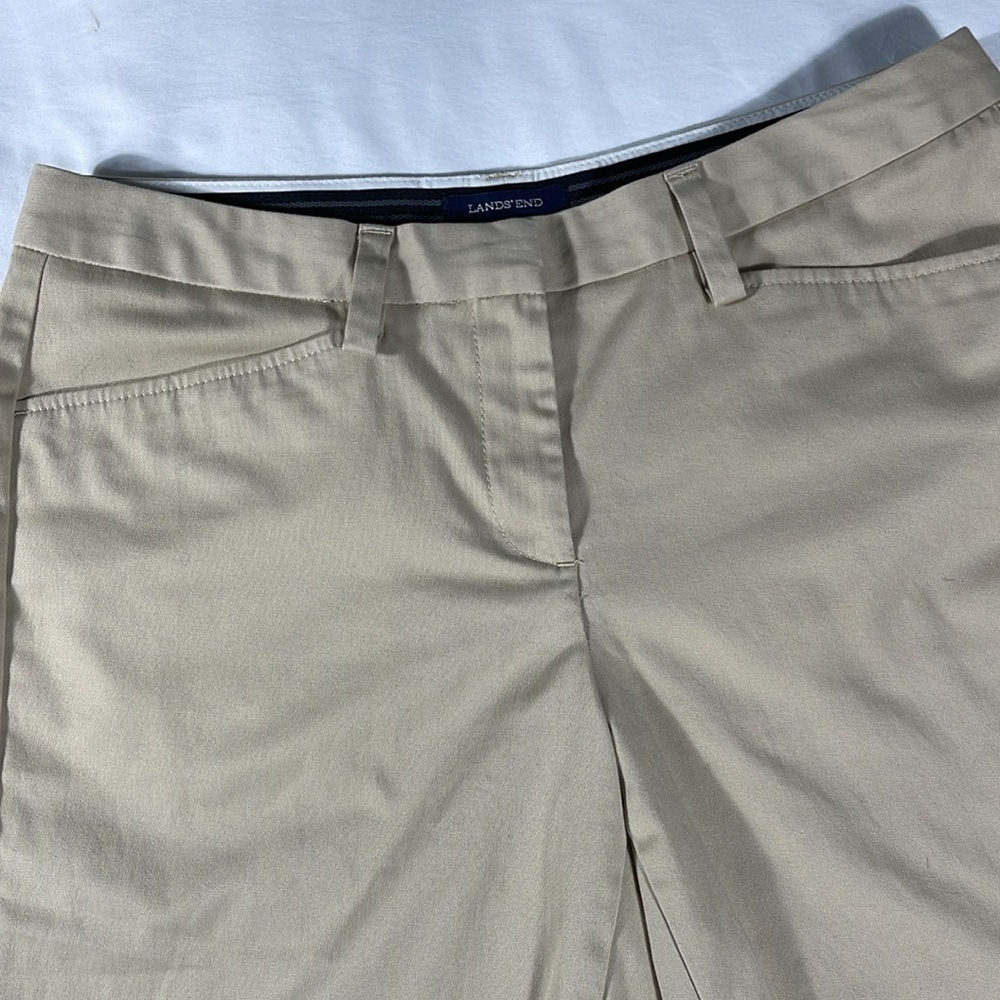 Lands' End womens khaki flat front 8.5" inseam Bermuda shorts - size 6P